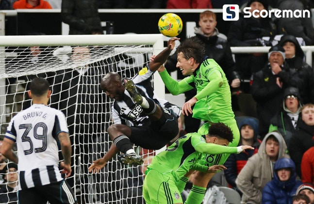 '극장골' 뉴캐슬, 풀럼 잡고 EFL컵 4강… 맨시티도 브렌트포드 2-0 제압